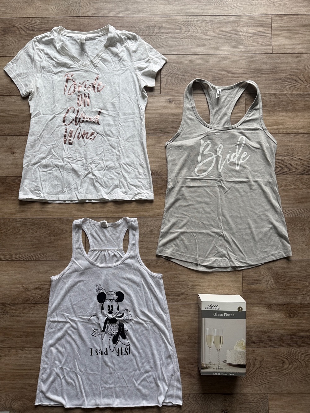 👰 Bride-to-be shirt bundle + champagne glasses
